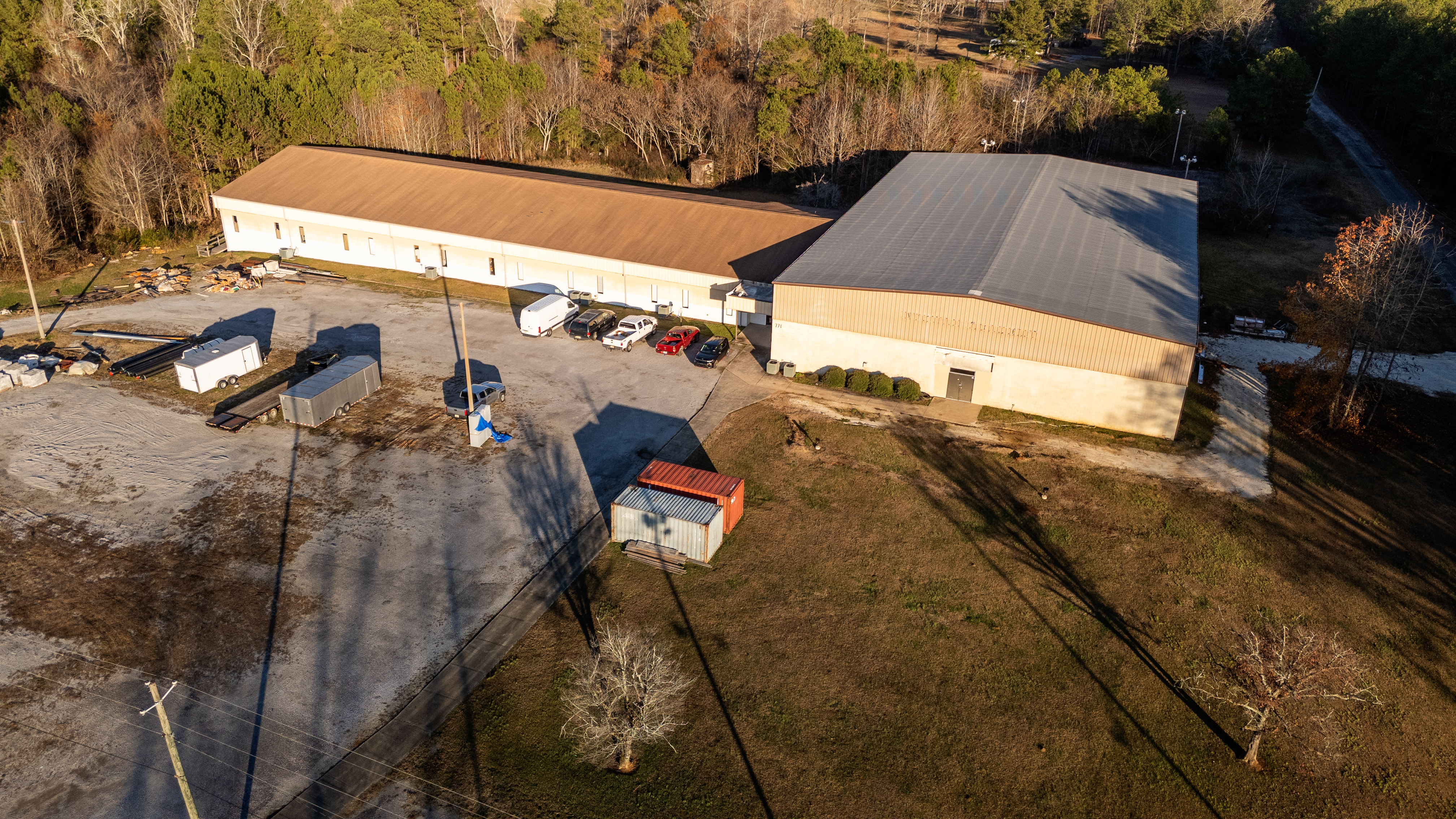 Large, versatile commercial property for auction in Alabama